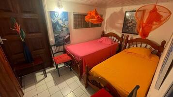 1 chambre, fer et planche Ă repasser, Wi-Fi, draps fournis