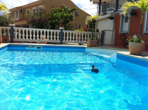 Studio in Villa mit Pool, Garten und Zufahrt für Fahrzeuge bei LAMENTIN in Martinique