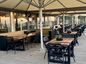 تناول الطعام بالخارج