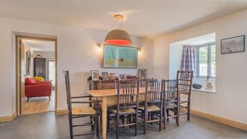 Mökki | Ruokailu omassa huoneessa