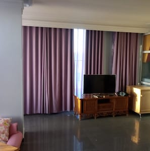 Quadruple Room | Desk, blackout drapes, free WiFi, bed sheets - Hotel El Bez (El Eulma)