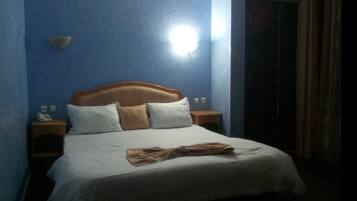 Habitació doble | Escriptori, cortines opaques, wifi gratuïta i roba de llit