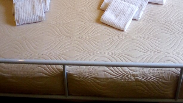 Egyptian cotton sheets, premium bedding, down comforters, in-room safe - Inside The City (Genoa)