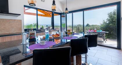 La Villa moderne, avec piscine & vue en DrÎme Provençale