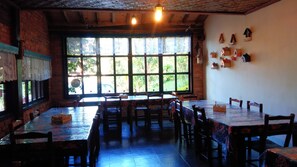 Desayuno completo gratuito y diario