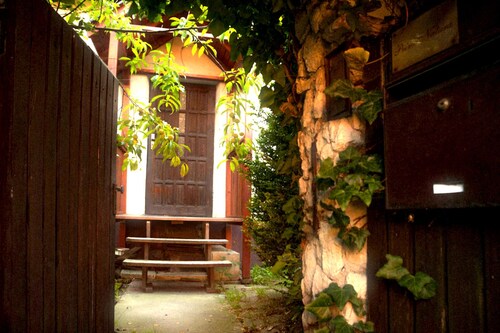 KrakowHouse - Cozy interior, peaceful area, natural garden, pet-friendly.