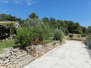 Property grounds - House / Villa - TRETS (Trets)