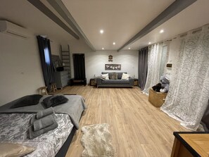 6 bedrooms, in-room safe, iron/ironing board, free WiFi - House / Villa - TRETS (Trets)
