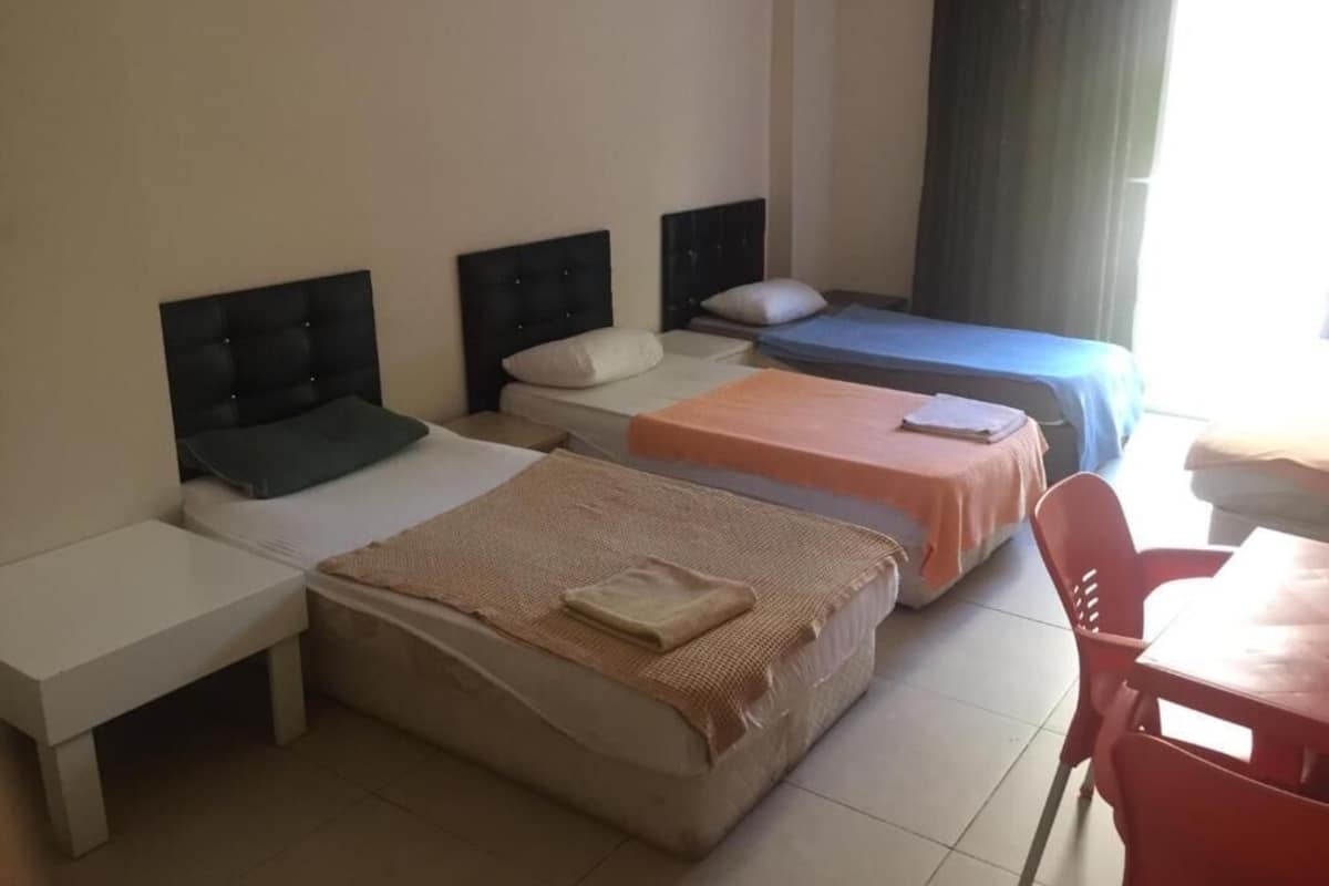 Quarto triplo standard | 1 quarto, escrivaninha, Wi-Fi de cortesia