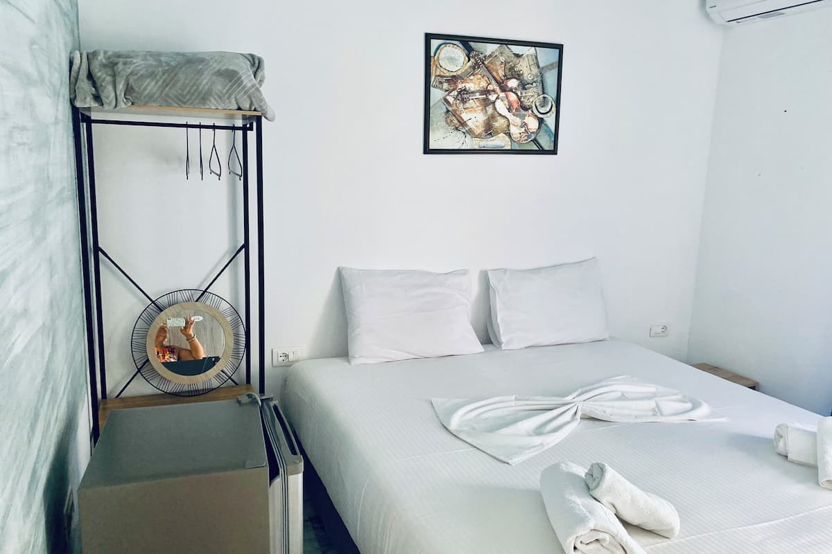 Habitación doble económica | 1 habitación, ropa de cama de alta calidad, escritorio y insonorización