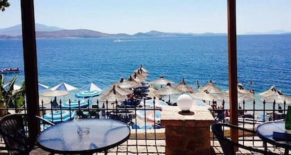 Kalemi's Beachside Hotel