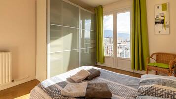 2 chambres, fer et planche à repasser, Wi-Fi, draps fournis