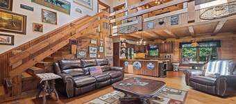 2BD 2BA Cozy Log Cabin, Easy Paved Access, View, Gas Log, Hot Tub, Wifi Pond