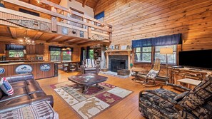 تلفزيون، مدفأة، مشغل دي في دي، كُتُب