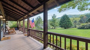 Terrace/patio - 2BD 2BA Cozy Log Cabin, Easy Paved Access, View, Gas Log, Hot Tub, Wifi Pond (Waynesville)