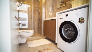 Shower, towels - Oren Sahil Residence (Milas)