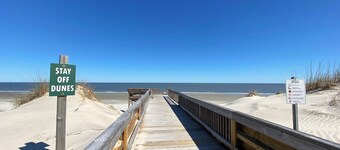 LATITUDE ADJUSTMENT @ OCEAN OAKS 3 bedrooms, 2.5 bathrooms