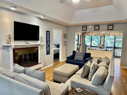 Rare Opportunity! 3 Bedroom, Dog Friendly Sparrow Pond Cottage