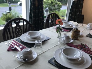 Daily continental breakfast for a fee - Princetown Guesthouse (Bangor)