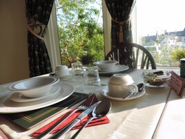 Desayuno continental diario (GBP 9.5 por persona)