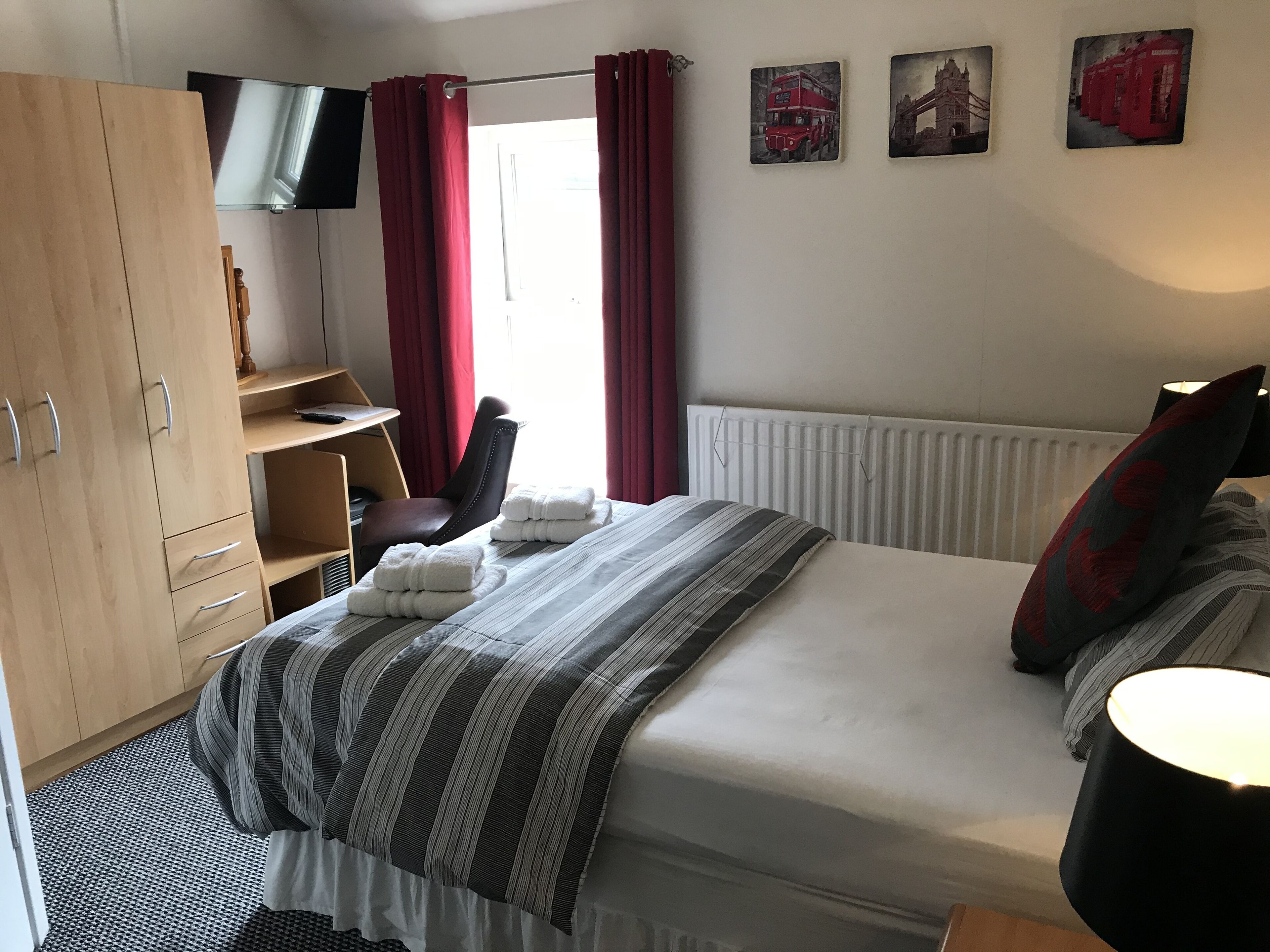 Classic Single Room | Desk, blackout curtains, iron/ironing board, free WiFi