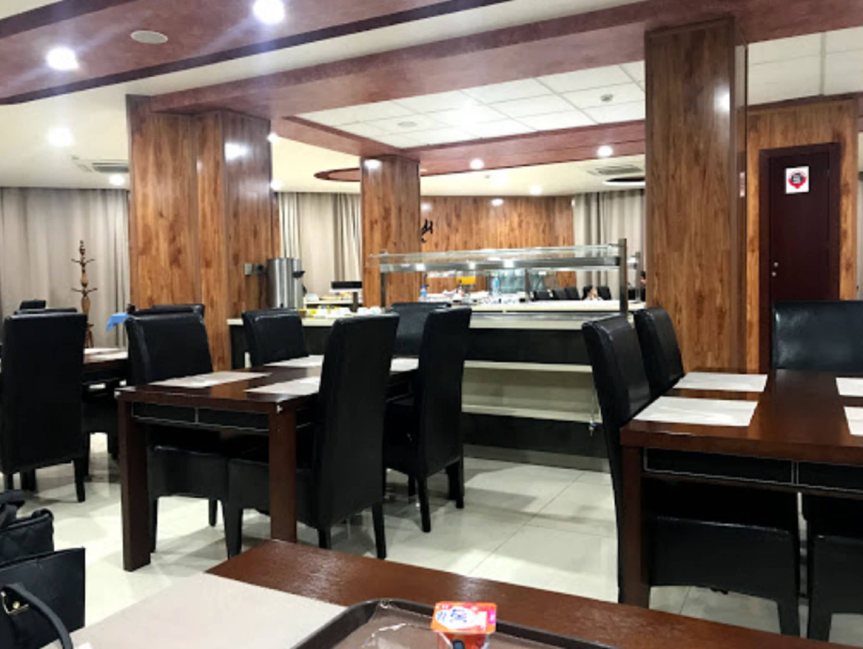 breakfast, lunch, dinner served; local and international cuisine