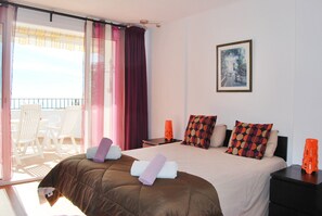 1 slaapkamer, een strijkplank/strijkijzer, gratis wifi, beddengoed