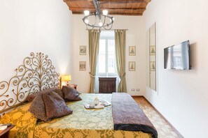 3 Schlafzimmer, Schreibtisch, Bügeleisen/Bügelbrett, Reisekinderbett