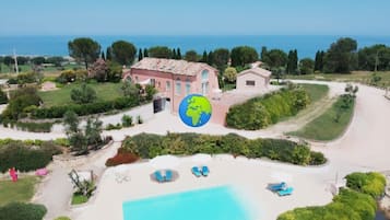 Außenpool, Liegestühle