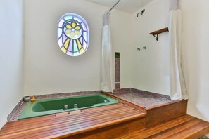 Jabón, shampoo, papel de baño