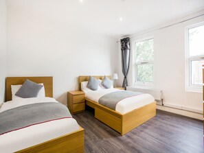 Standard Triple Room | Desk, iron/ironing board, free WiFi, bed sheets - The Broadway Hotel - London Heathrow (Southall)