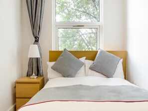 Standard Double Room | Desk, iron/ironing board, free WiFi, bed sheets - The Broadway Hotel - London Heathrow (Southall)