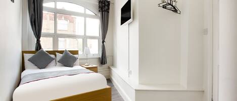 Skrivbord, strykjärn/strykbräda, gratis wi-fi och sängkläder