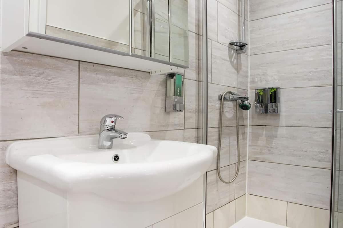 Shower, towels, soap, shampoo