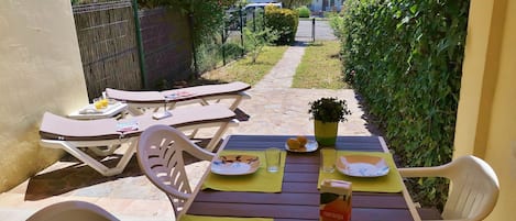 Outdoor dining