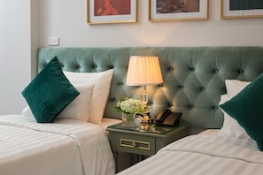 Executive Double or Twin Room, Courtyard View | Minibar, in-room safe, desk, blackout drapes
