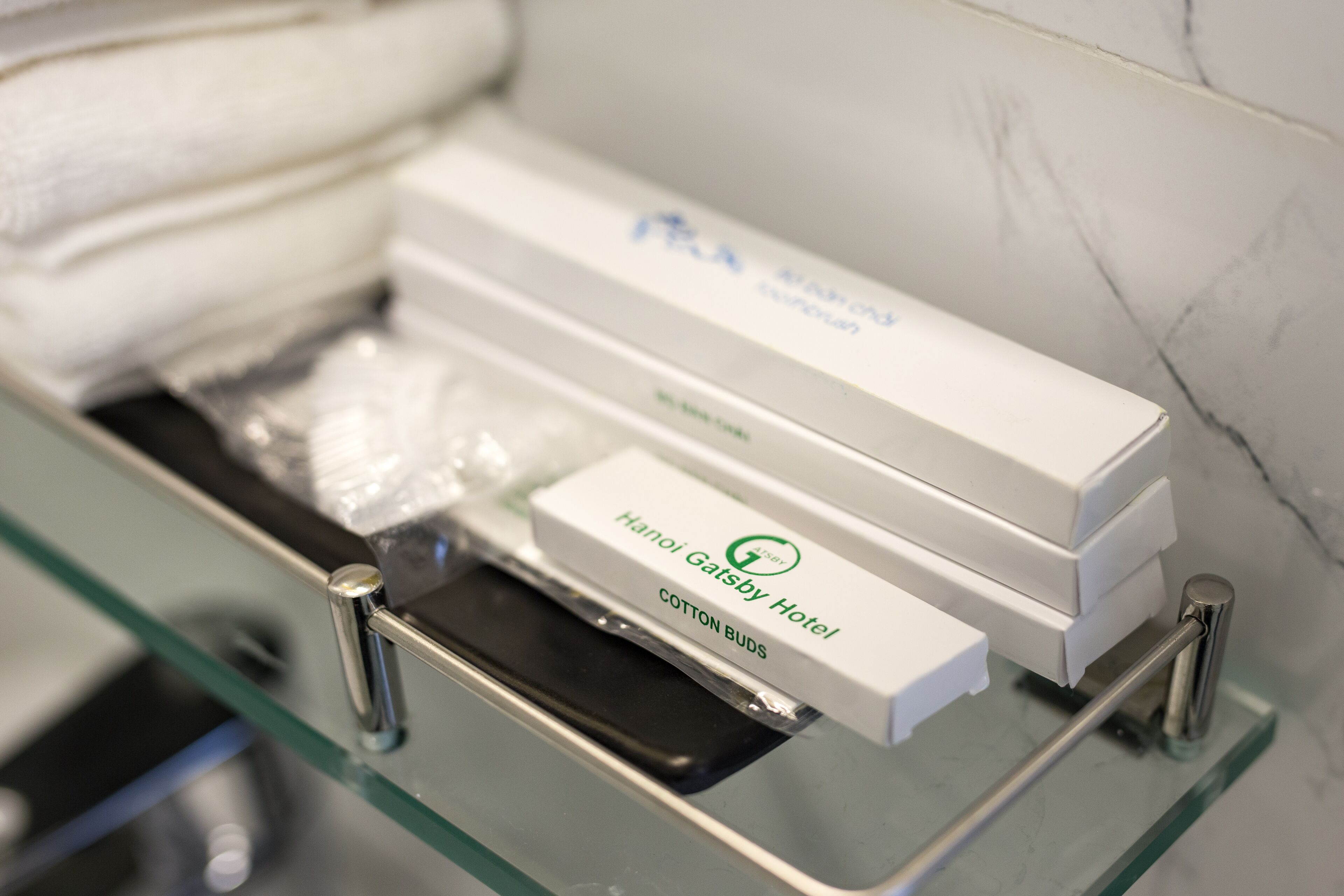 shower, rainfall showerhead, free toiletries, hair dryer