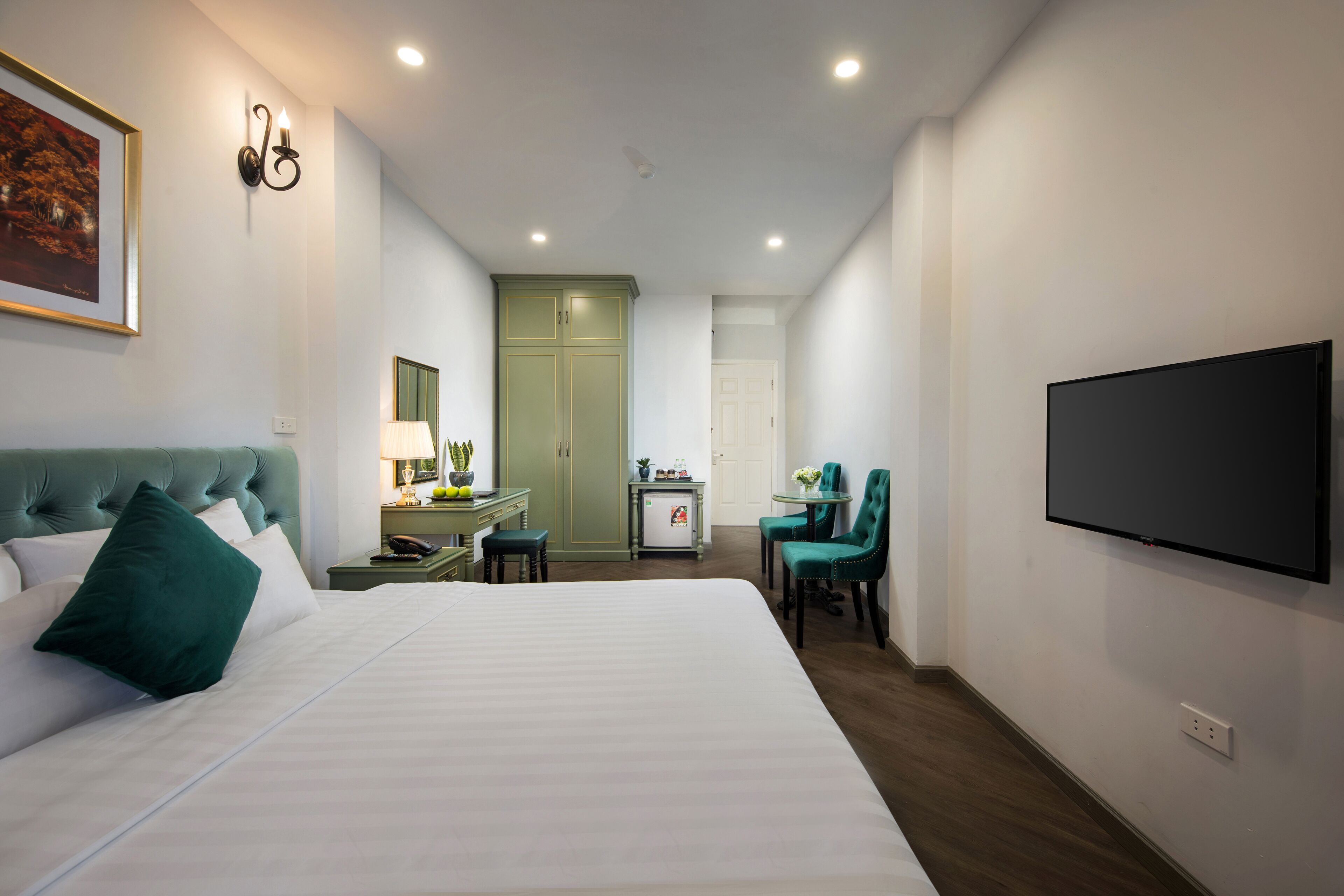 executive double or twin room | 1 bedroom, minibar, in-room safe, desk