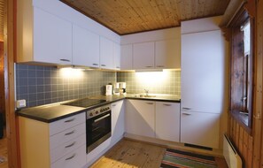 Fridge, stovetop, dishwasher, coffee/tea maker - 2 bedroom awesome home in Sysslebäck (Sysslebäck)