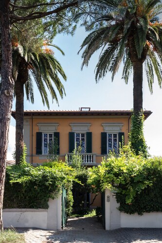 Large flat in Villa in Pisa