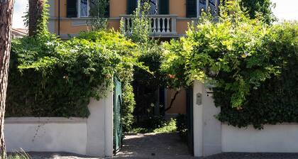Large flat in Villa in Pisa