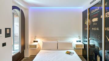 Habitación individual | Ropa de cama de alta calidad, colchones viscoelásticos, caja fuerte