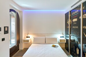 Habitación individual | Ropa de cama de alta calidad, colchones viscoelásticos, caja fuerte