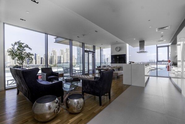 Living area | Flat-screen TV - Bluewaters Island (Dubai)