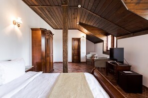 Minibar, in-room safe, desk, soundproofing