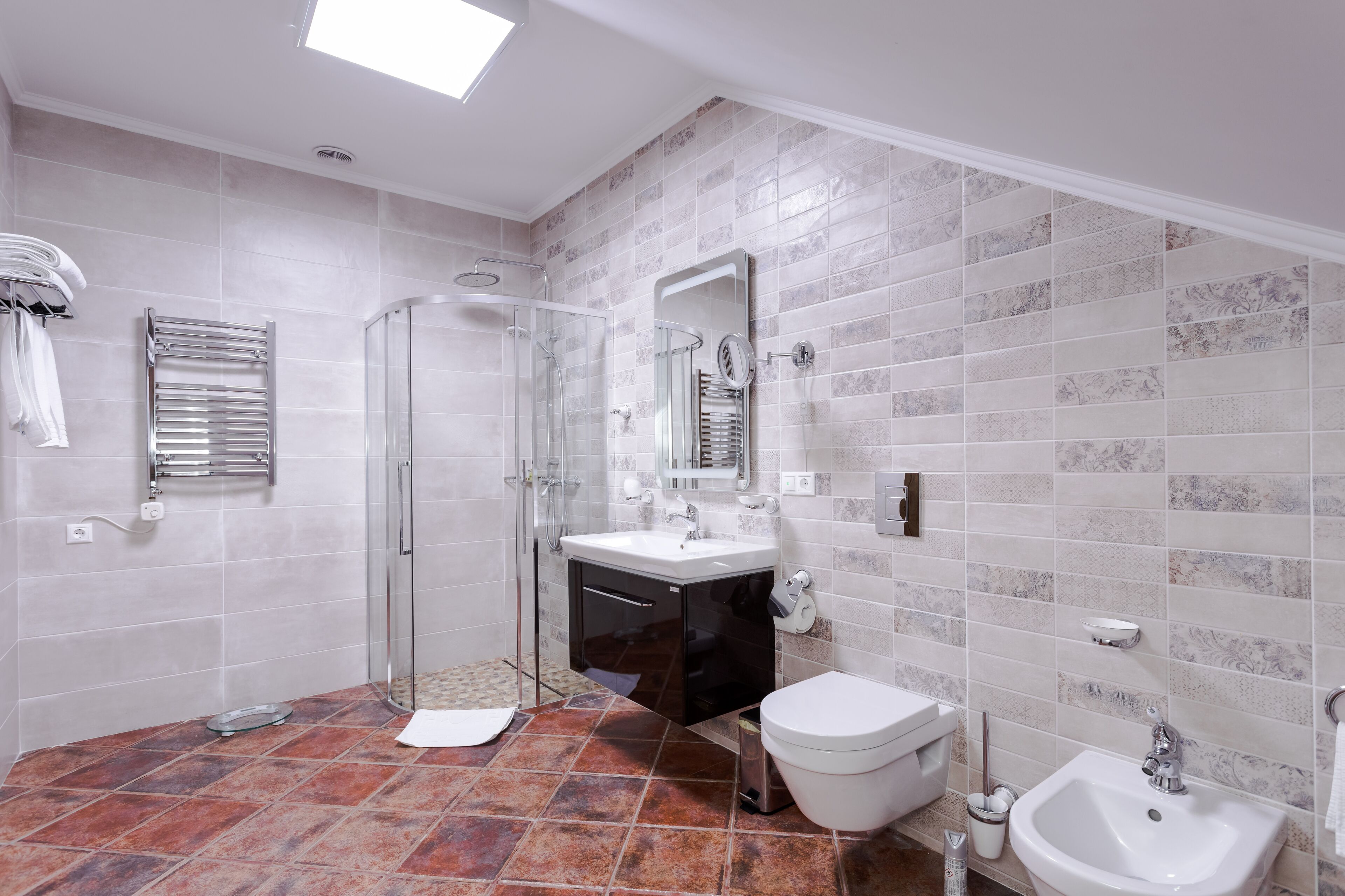 Superior Suite, 1 King Bed (VIP) | Bathroom | Shower, free toiletries, hair dryer, bathrobes