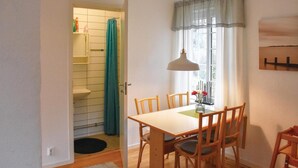 A dining area with a table and chairs, a window with curtains, and a view of the outside. - 2 bedroom gorgeous home in Höllviken (Höllviken)
