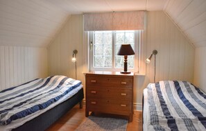 2 bedrooms, travel crib