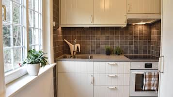 Fridge, stovetop, coffee/tea maker