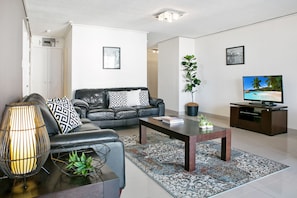 Premium Apartment, 2 Bedrooms, 2 Bathrooms, City View | Living area | Smart TV - Surf Moon (Surfers Paradise)